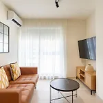 Claret I By Ele Apartments
