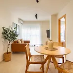 Claret I By Ele Apartments