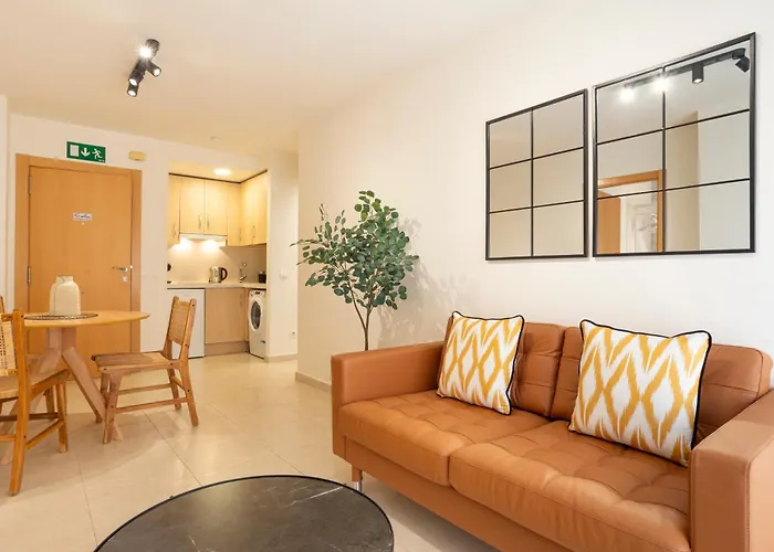 Claret I By Ele Apartments