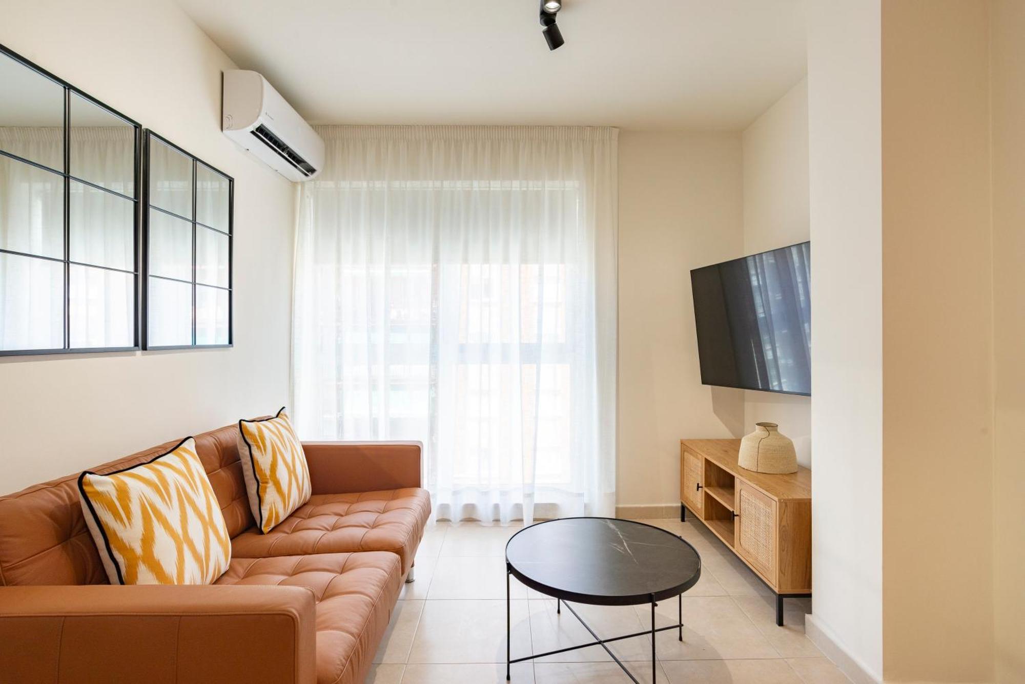 Apartment Claret I By Ele *