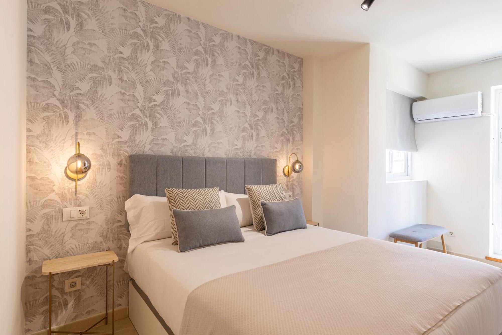 Apartment Claret I By Ele *